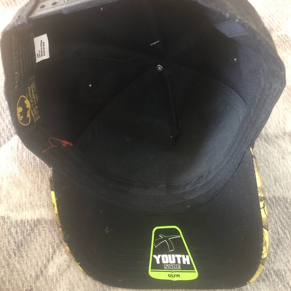 Kids Batman hat adjustable size - Picture 2 of 4